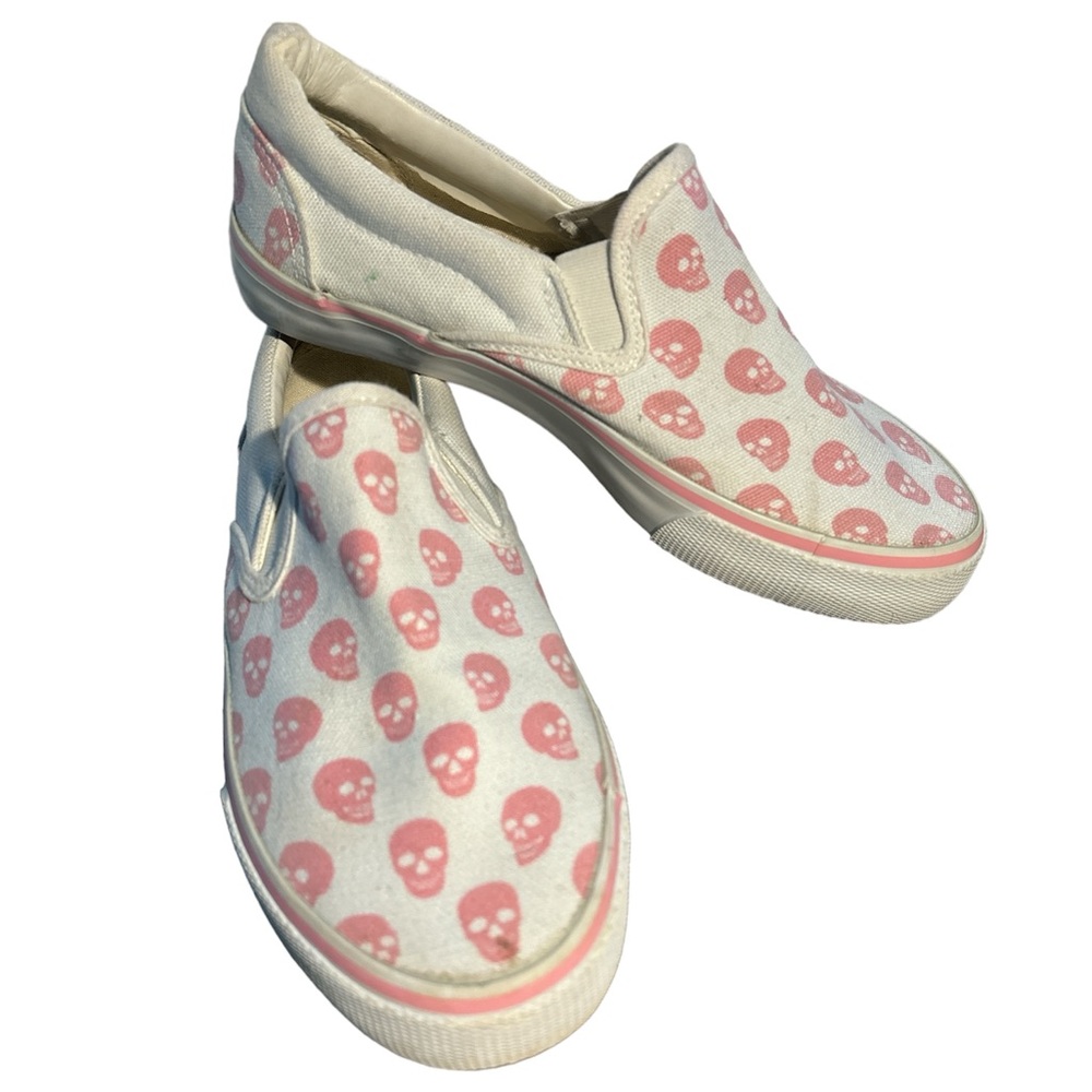 AIS pink skull white step in shoes size 4 youth or women’s size 6
